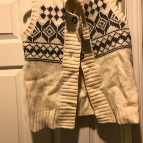 Banana republic sweater vest, medium to heavy weight, button front, new with tag - Picture 2 of 13
